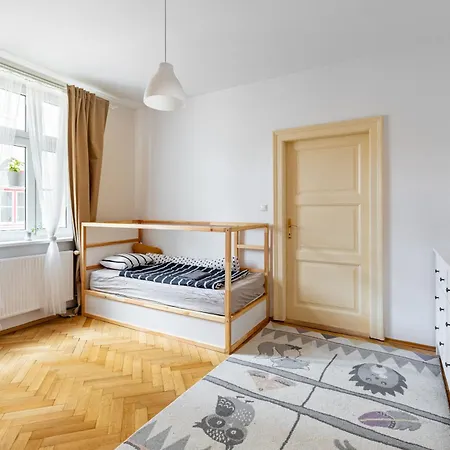 Cozy In Historic Apartmán Bratislava