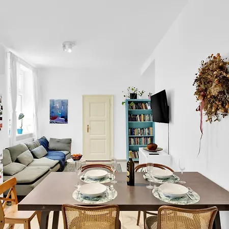 Cozy In Historic Apartmán Bratislava